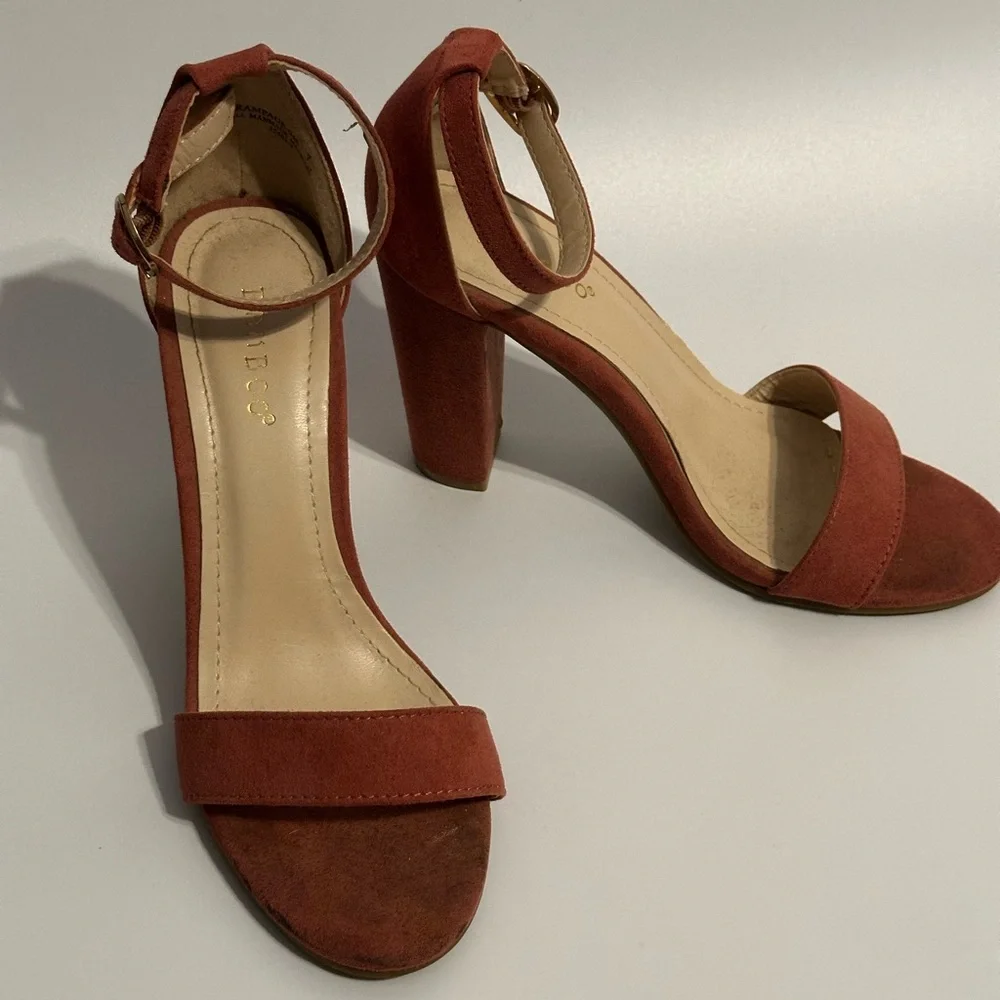 BAMBOO Women's Chunky Rose Suede Heel Sandal with Ankle Strap Size7 - Picture 3 of 6